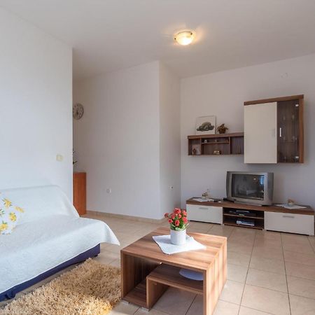Awesome Apartment In Pula With Wifi ภายนอก รูปภาพ