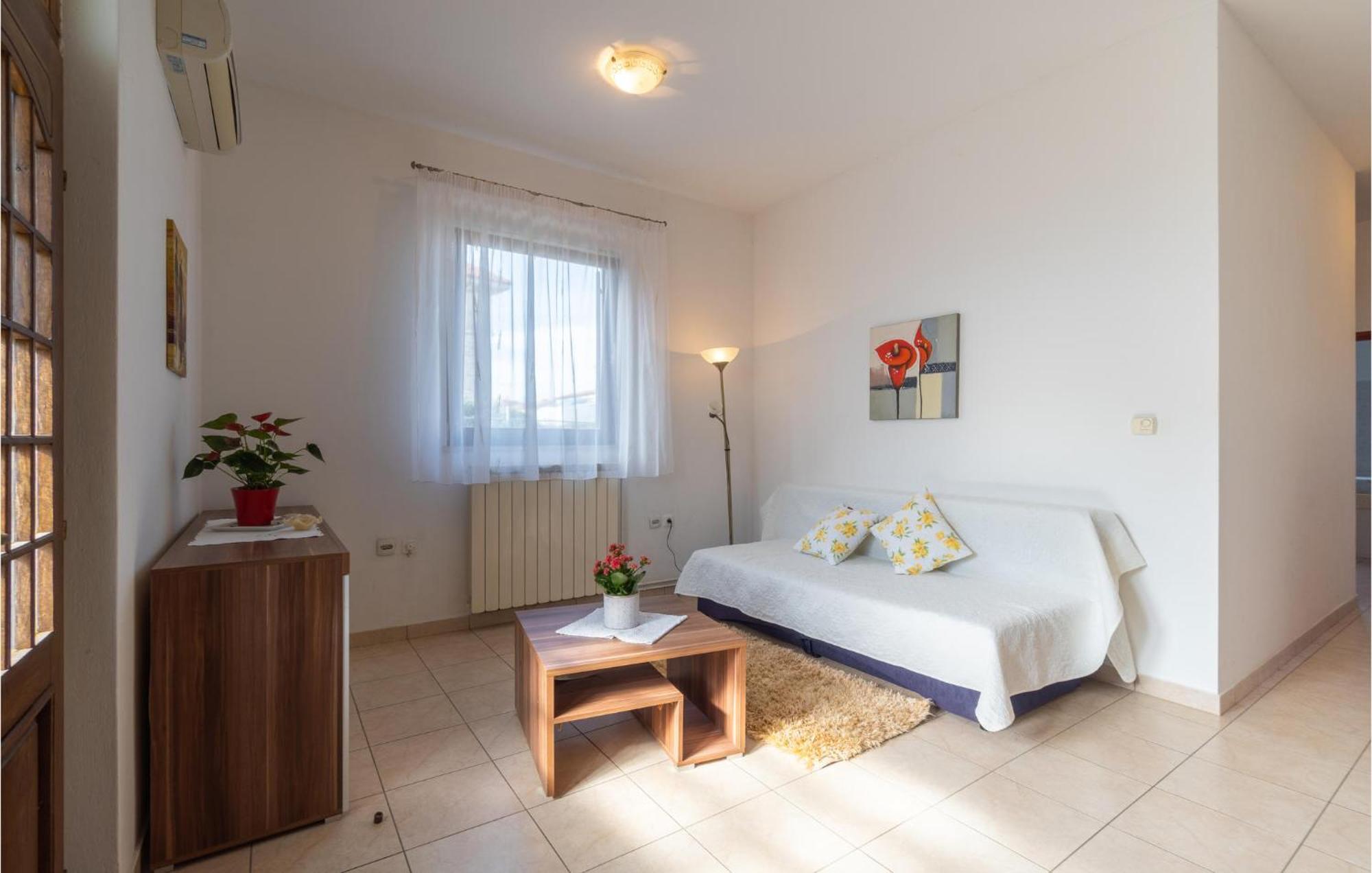 Awesome Apartment In Pula With Wifi ภายนอก รูปภาพ