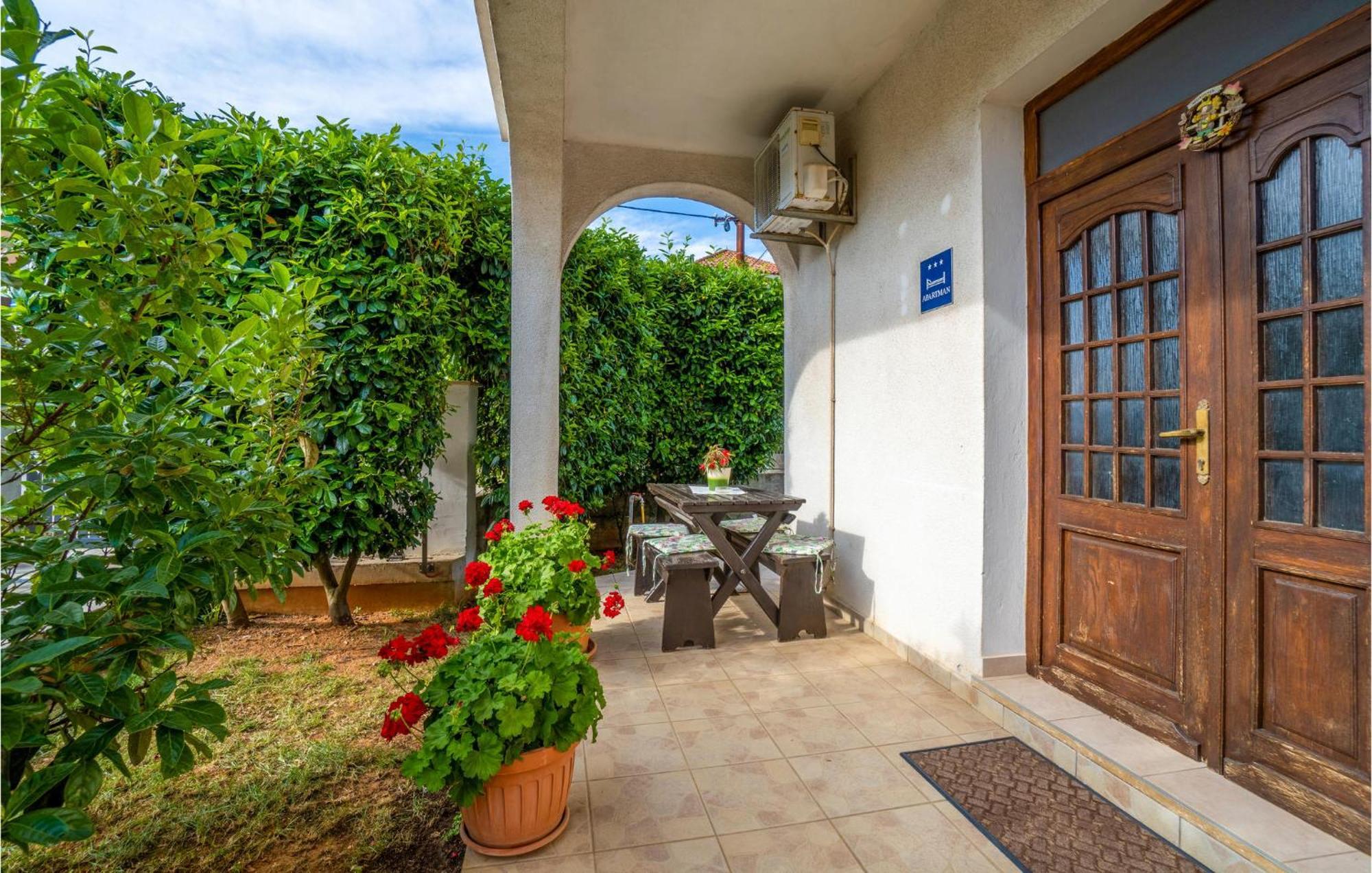 Awesome Apartment In Pula With Wifi ภายนอก รูปภาพ