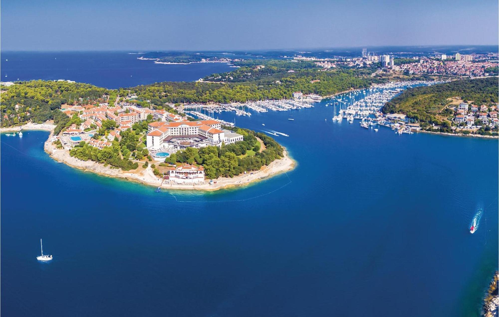 Awesome Apartment In Pula With Wifi ภายนอก รูปภาพ